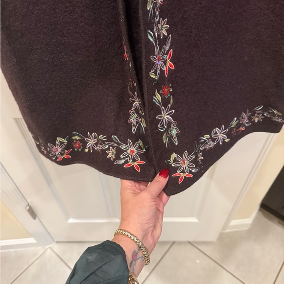 VTG Kenar Brown Coat with Floral Embroidery - Picture 5 of 9